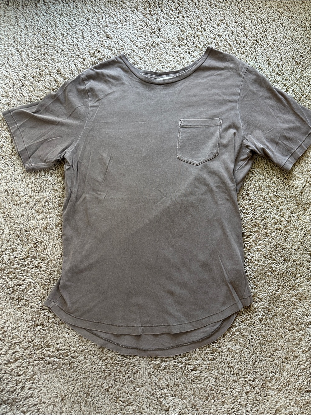 Elwood Curve Hem Pocket T-Shirt in Taupe